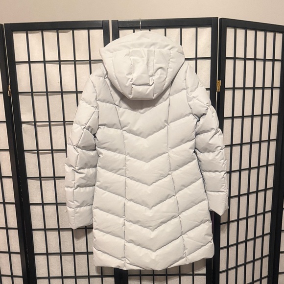 Moose Knuckles Light Gray Hooded Puffer Coat - Picture 5 of 6